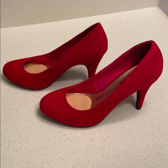 Heels - Picture 2 of 2